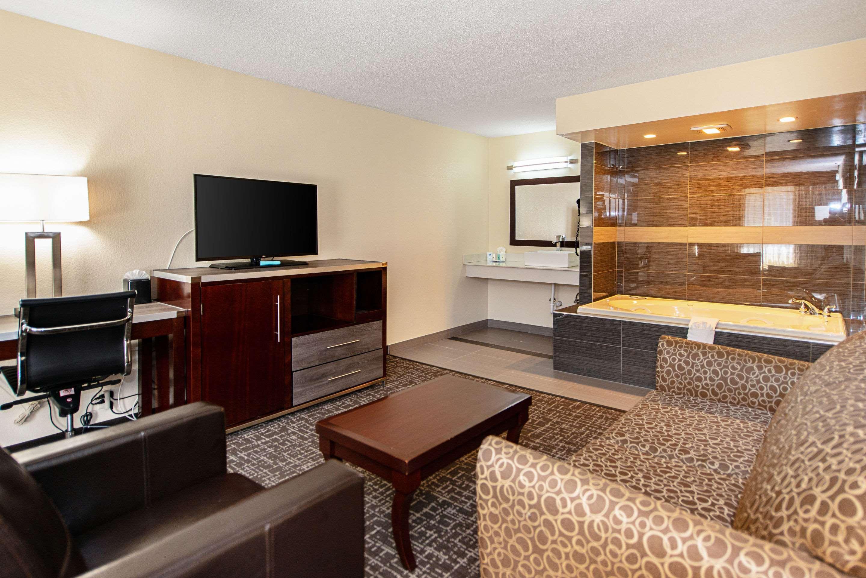 New Hope Inn & Suites Εξωτερικό φωτογραφία